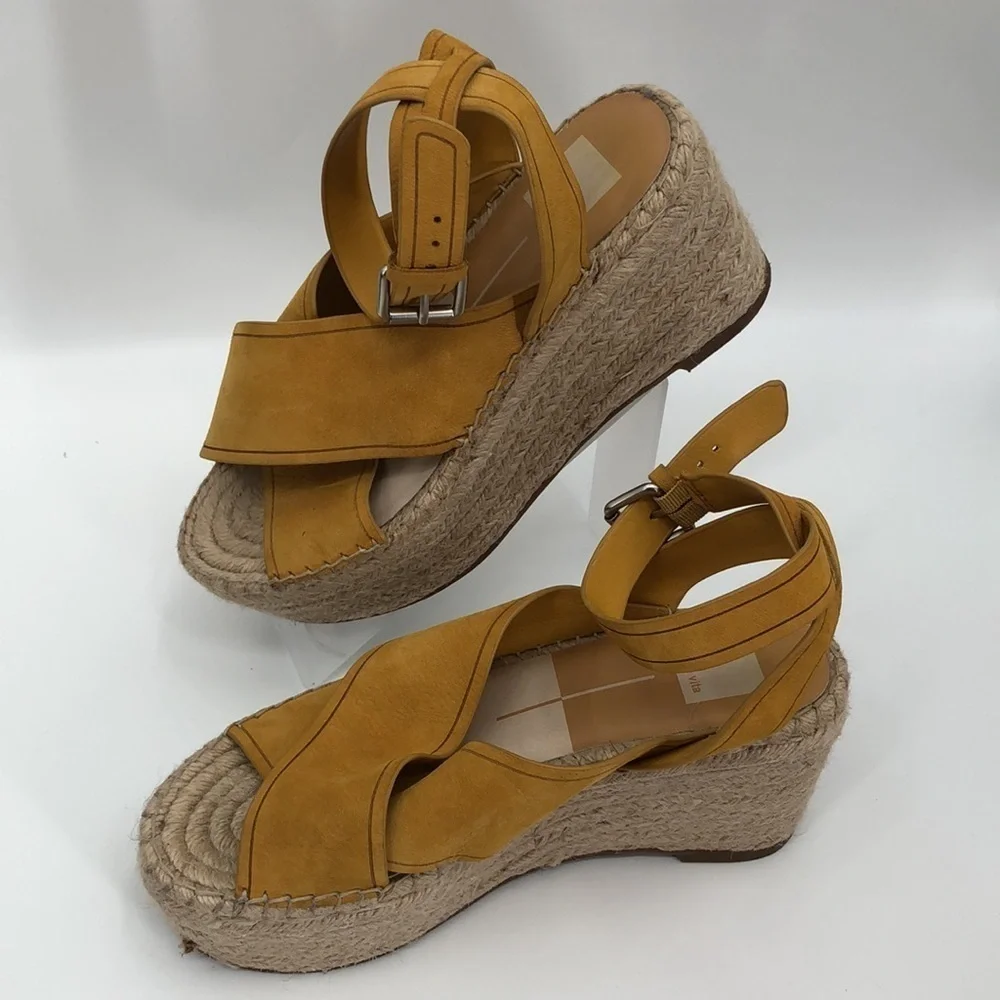 Dolce Vida Cassie Size 8.5 Honey Nubuck Vegan Leather Buckle Platform Sandals